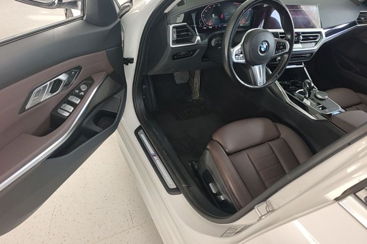 BMW 3 Series 2021 #16 BMW 3 Series 2021 car image #16