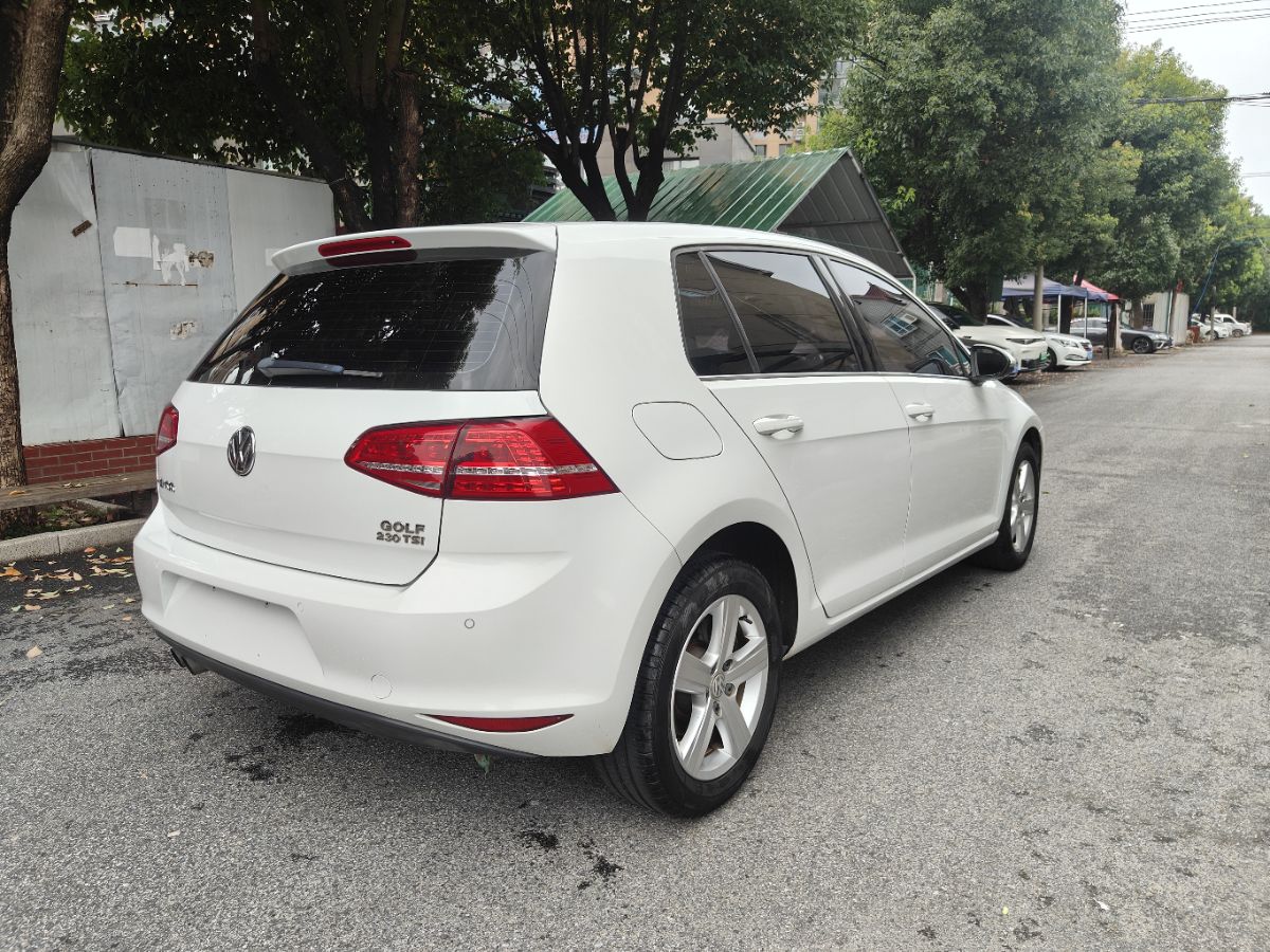 Volkswagen Golf 2017 car image #3