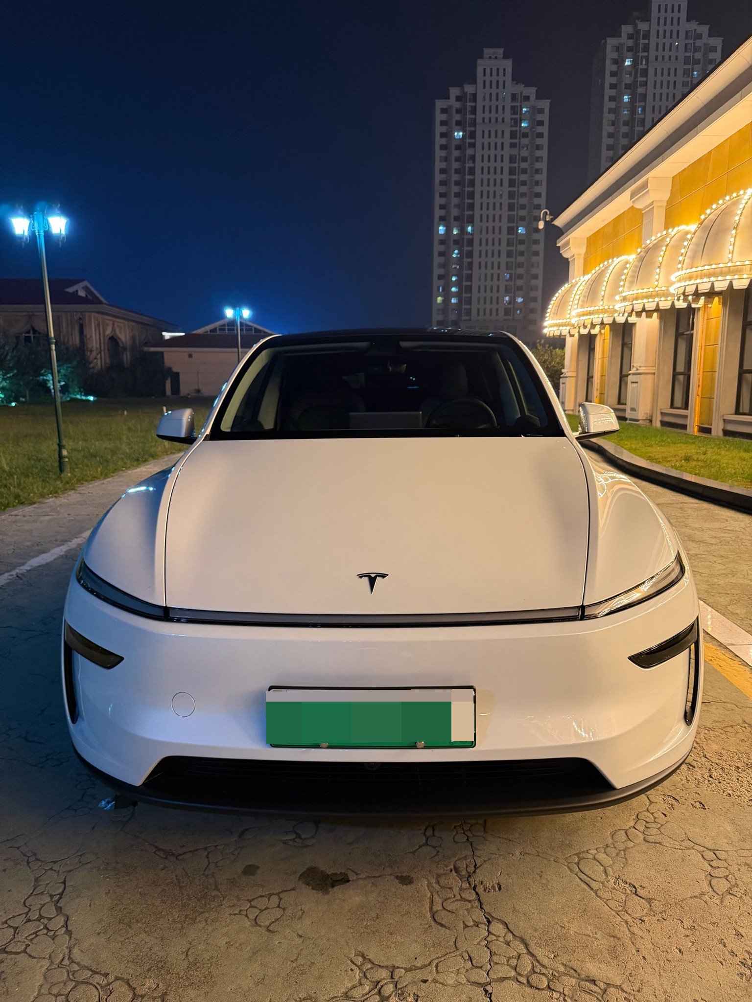 Tesla Model Y 2025 immagine di auto #2