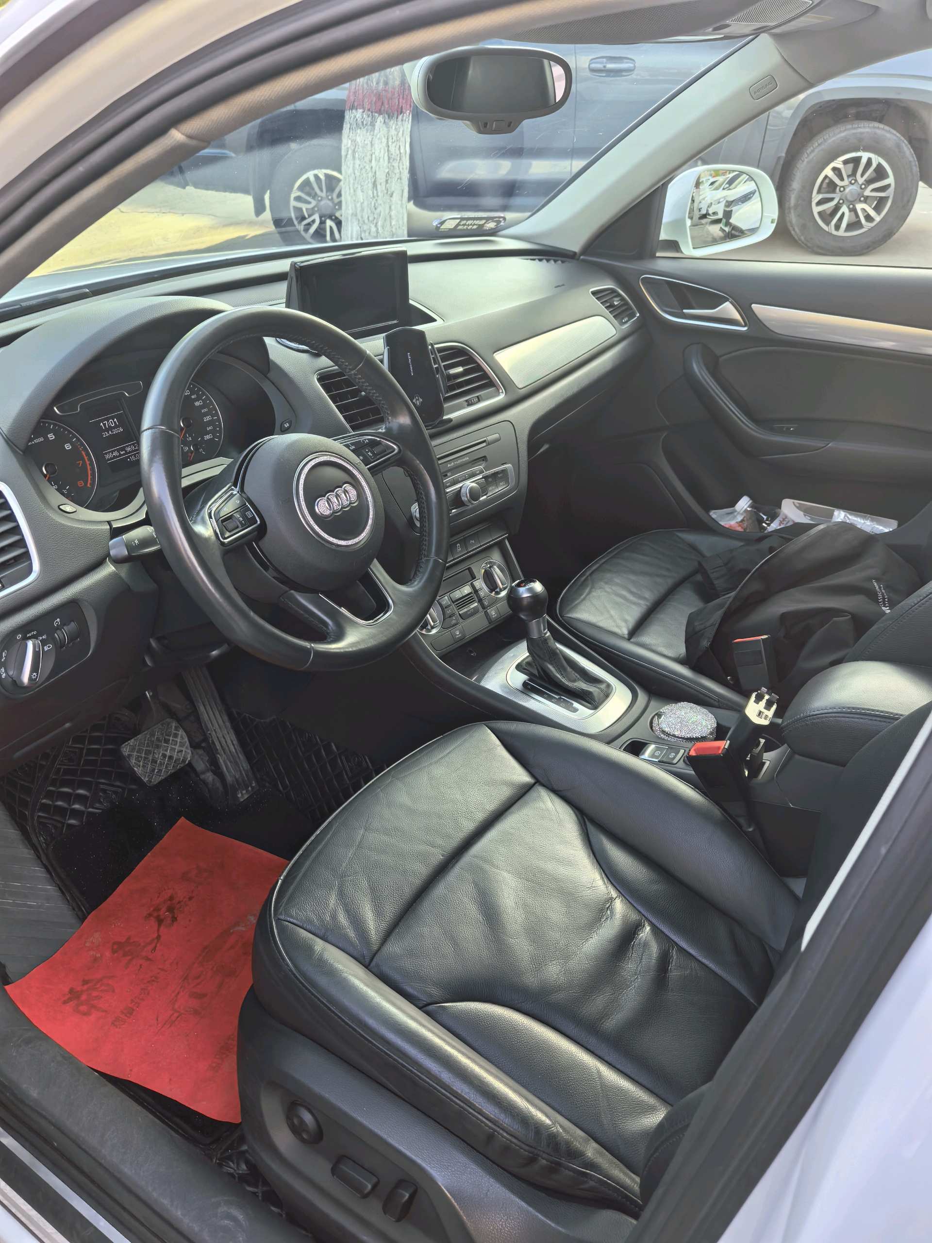 Audi Q3 2016 car image #3