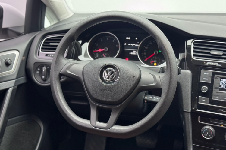 Volkswagen Golf 2018 car image #15