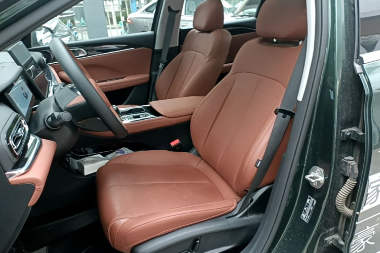 GEELY Emgrand 2025 #15 GEELY Emgrand 2025 car image #15