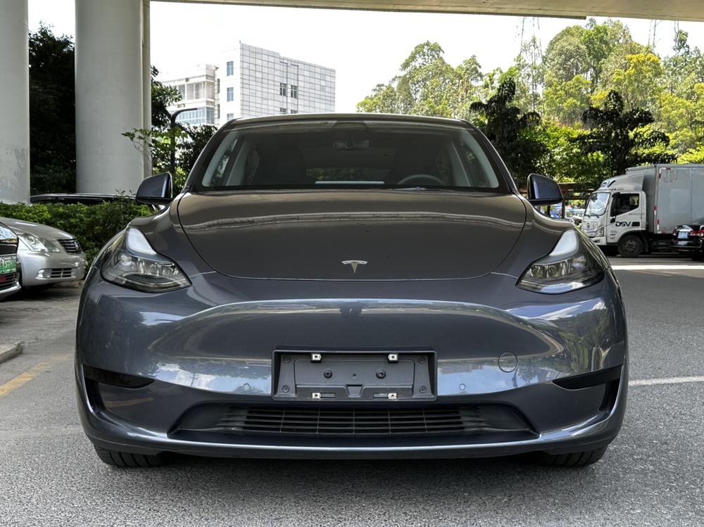 Tesla Model Y 2022 car image #2