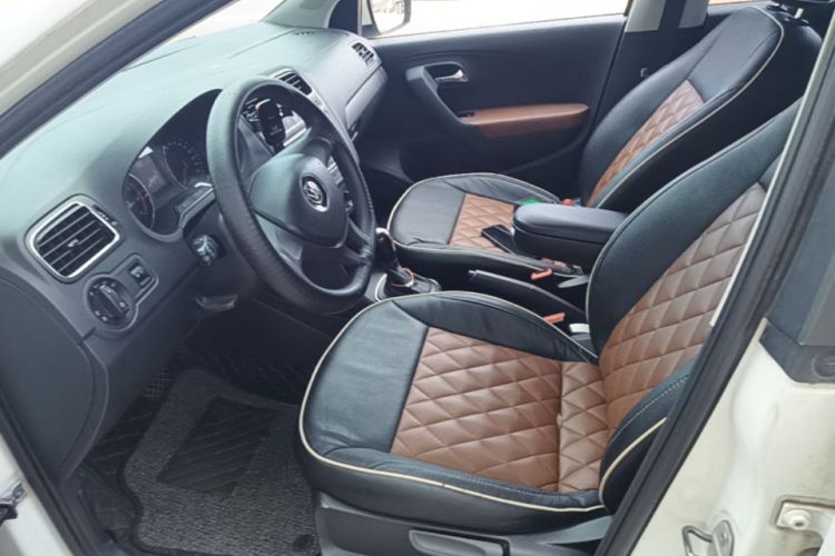 Volkswagen Polo 2015 car image #19