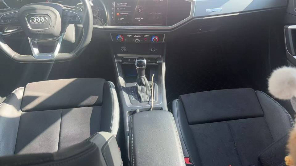 Audi Q3 2022 car image #4