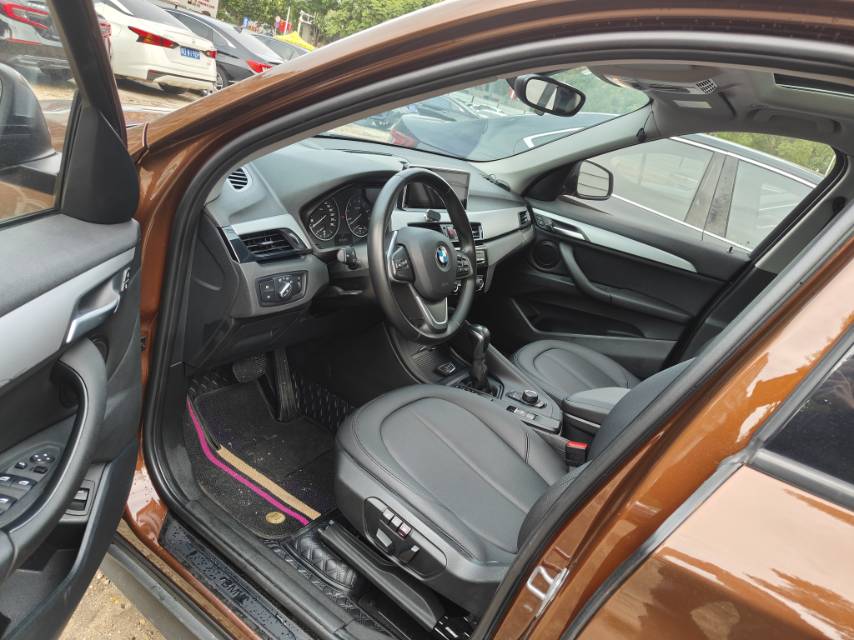 2017 imagen de coche #2