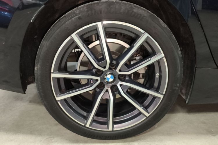BMW 3 Series 2022 car image #10