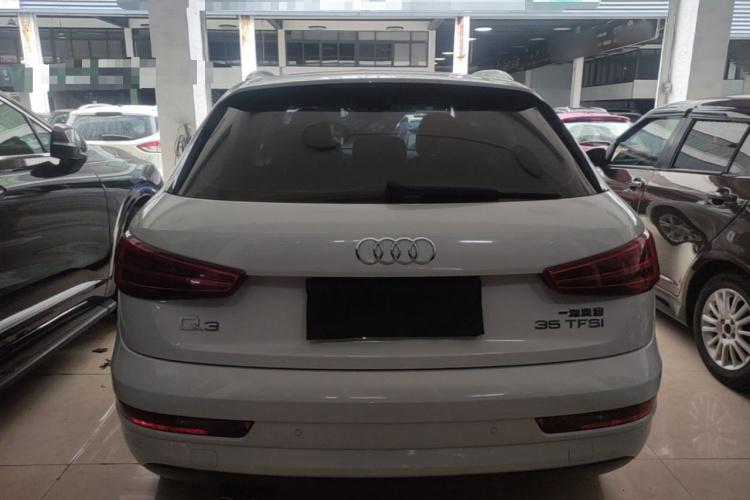 Audi Q3 2017 car image #6