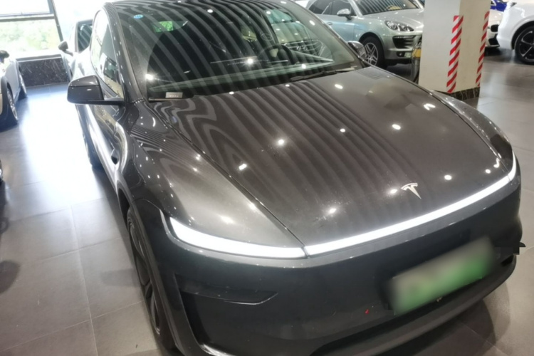 Tesla Model Y 2025 #6 Tesla Model Y 2025 car image #6