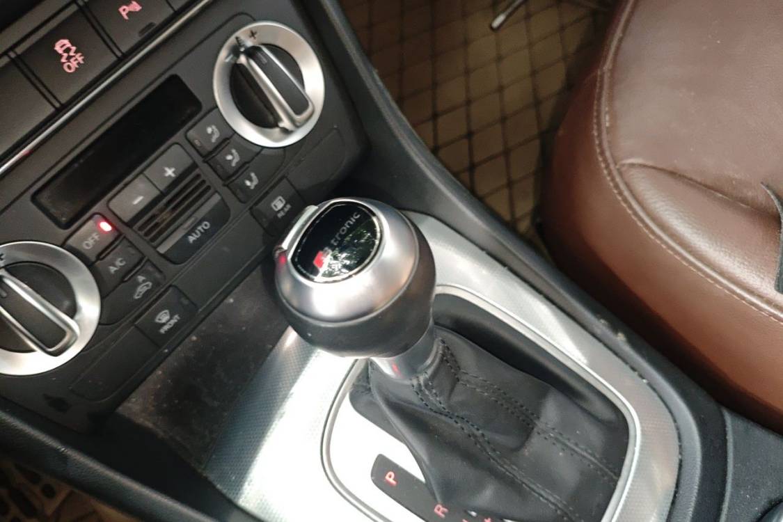 Audi Q3 2016 car image #27