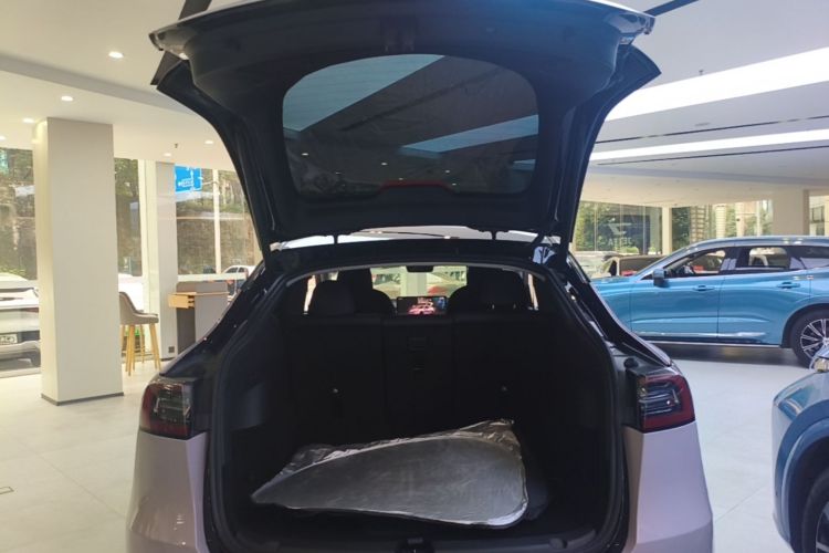 Tesla Model Y 2023 #19 Tesla Model Y 2023 car image #19