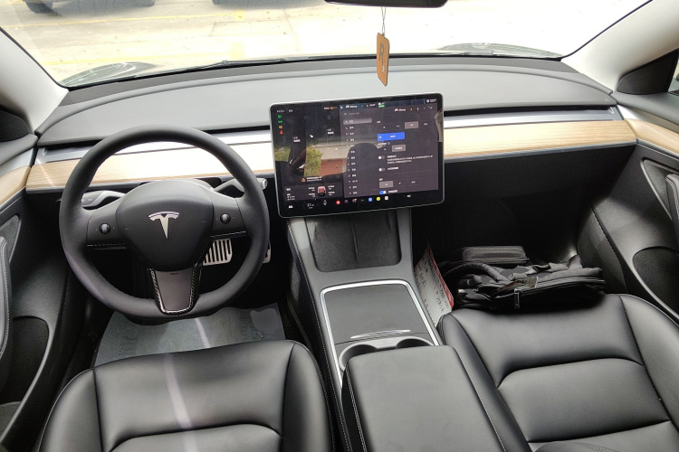 Tesla Model 3 2023 car image #10