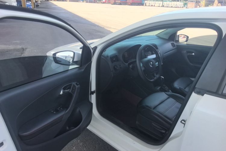 Volkswagen Polo 2017 car image #16
