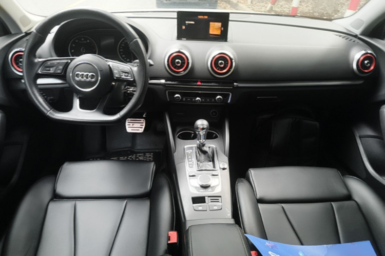 Audi A3 2018 car image #11