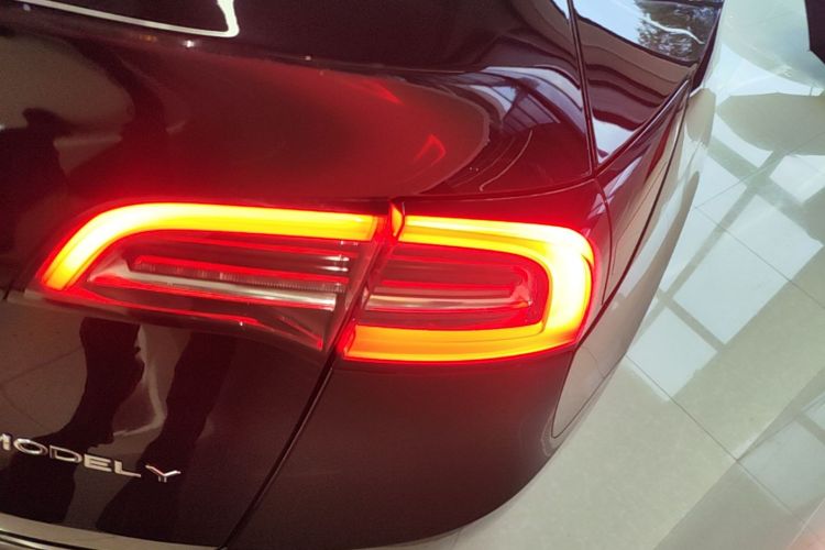 Tesla Model Y 2023 #8 Tesla Model Y 2023 car image #8
