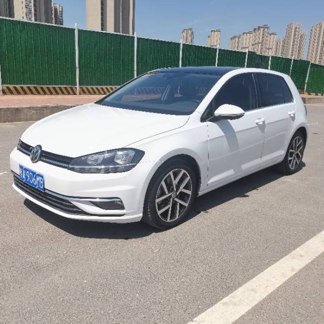 Volkswagen Golf 2020 car image #2