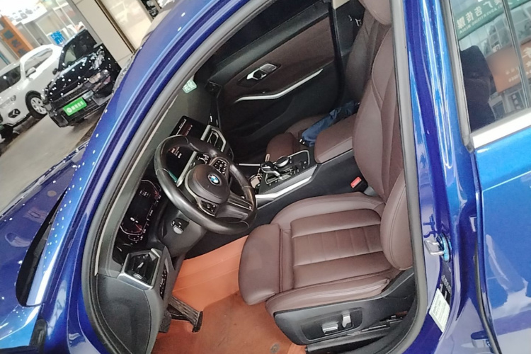 BMW 3 Series 2020 car image #15