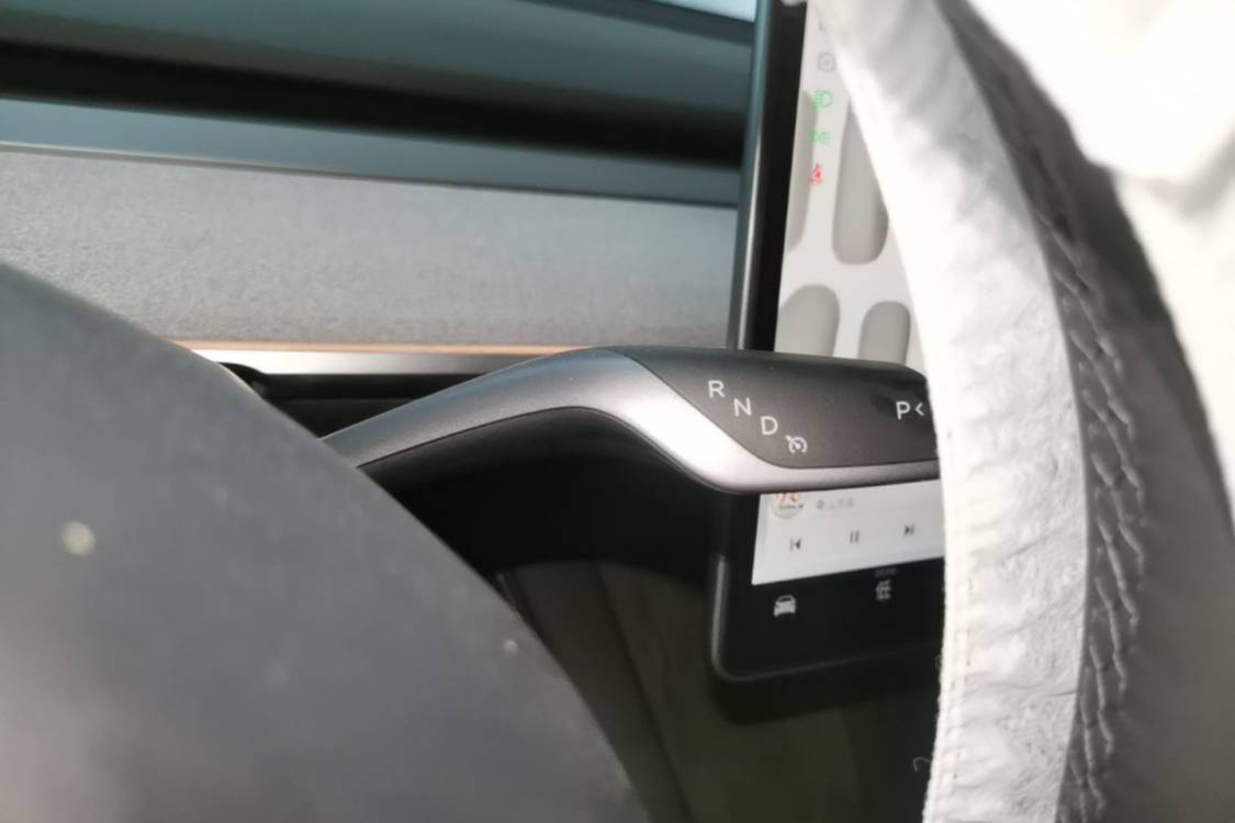 Tesla Model Y 2024 car image #15