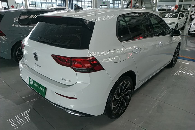 Volkswagen Golf 2023 car image #7
