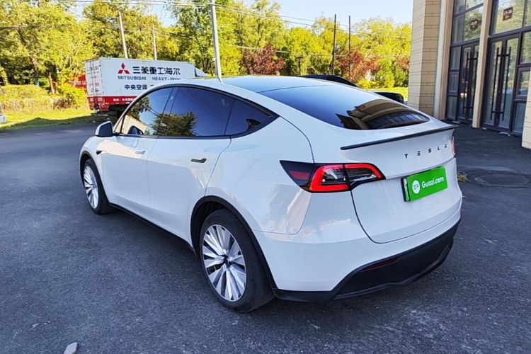 Tesla Model Y 2022 #5 Tesla Model Y 2022 car image #5