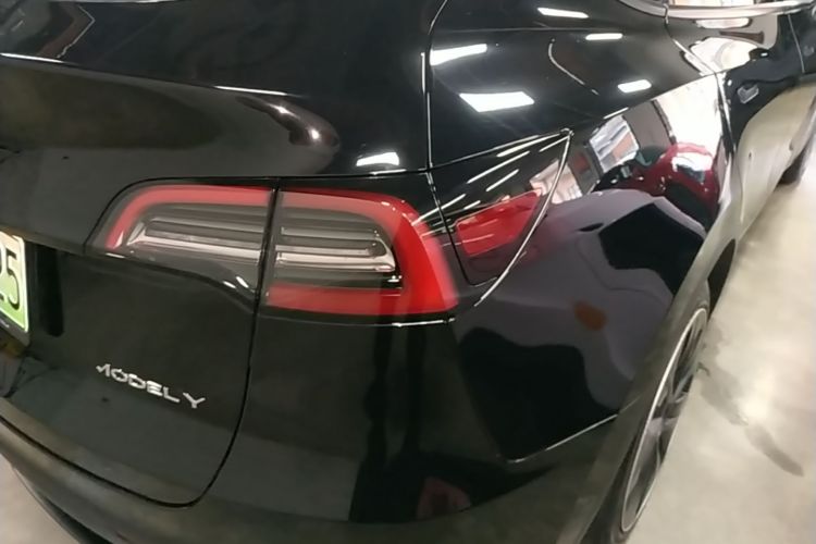 Tesla Model Y 2023 car image #8