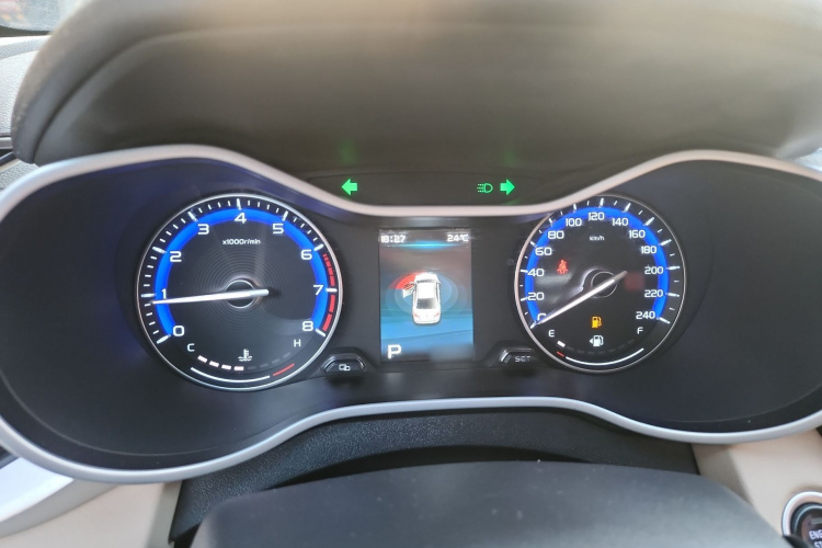 GEELY Emgrand 2019 car image #17