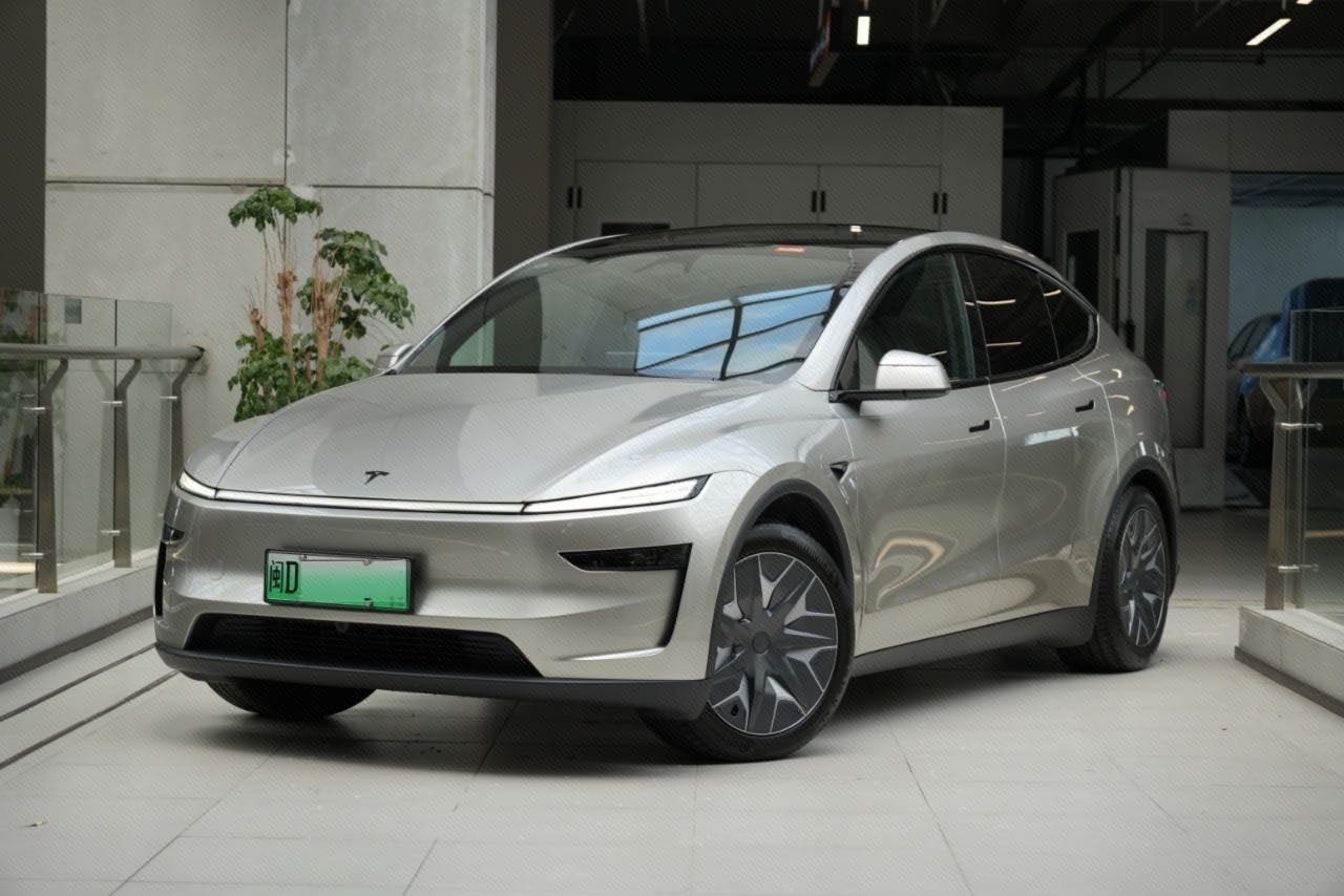 Tesla Model Y L 2026 car image 