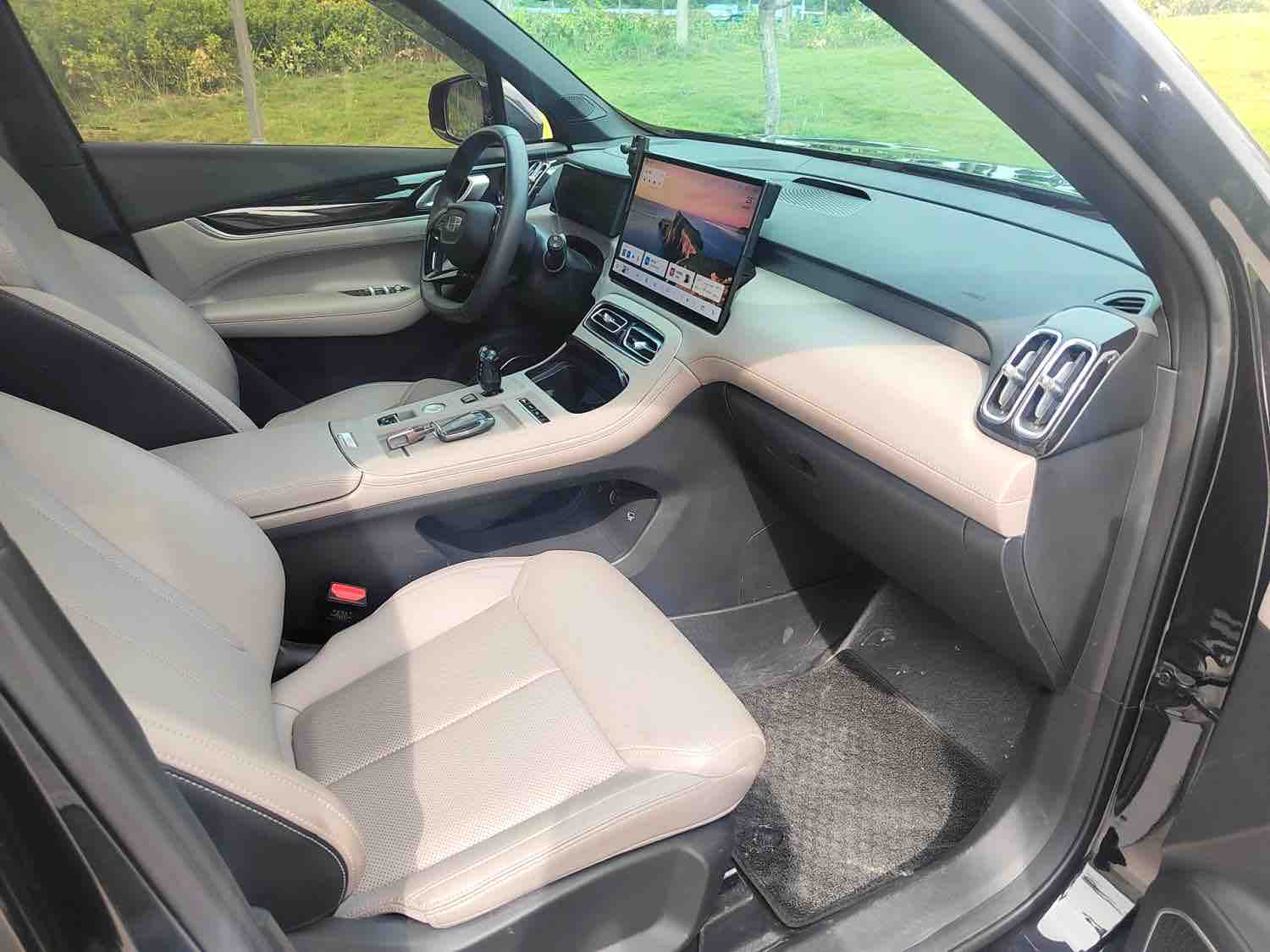GEELY Boyue L 2025 car image #13