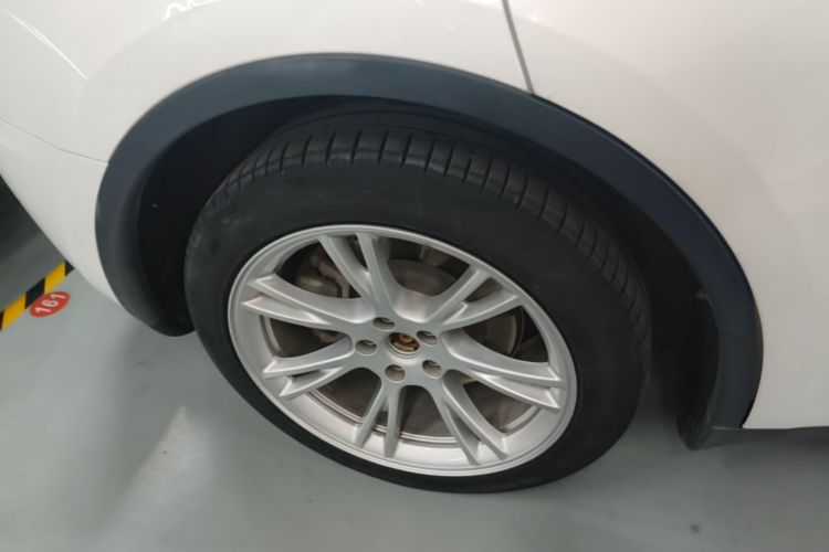 Tesla Model Y 2022 car image #10