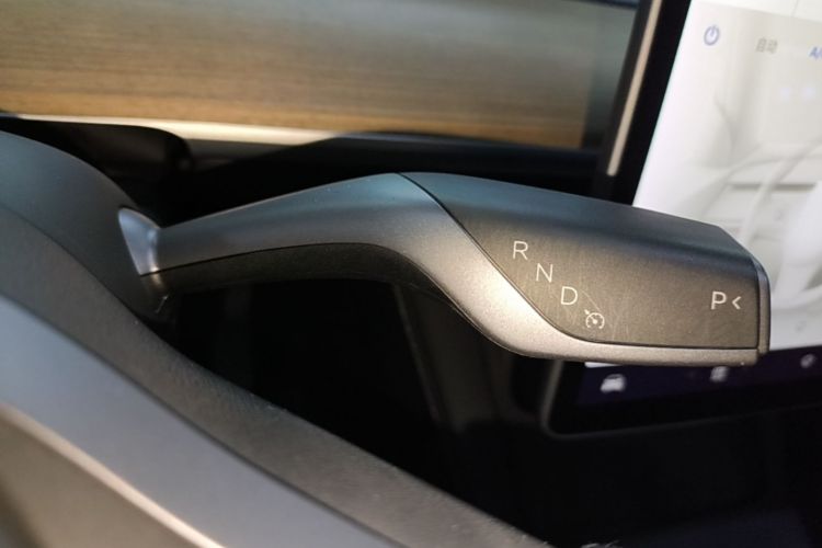 Tesla Model Y 2021 #14 Tesla Model Y 2021 car image #14