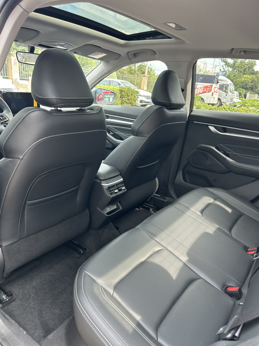 GEELY Emgrand 2024 car image #8