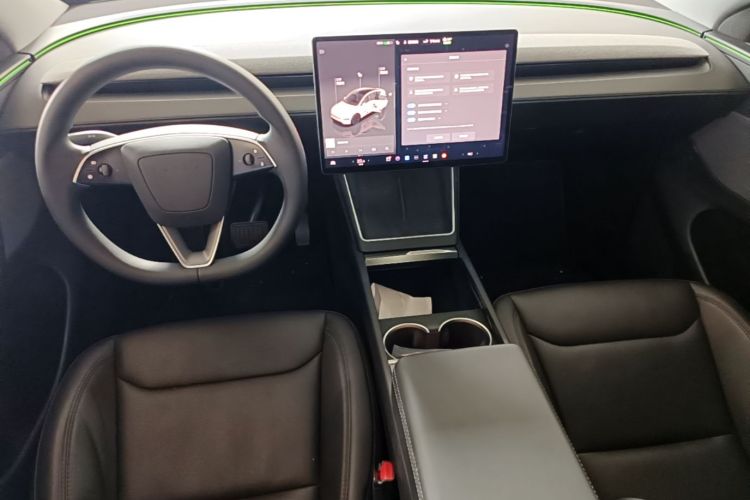 Tesla Model Y 2025 car image #10