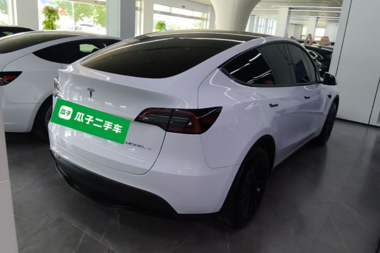 Tesla Model Y 2023 car image #7
