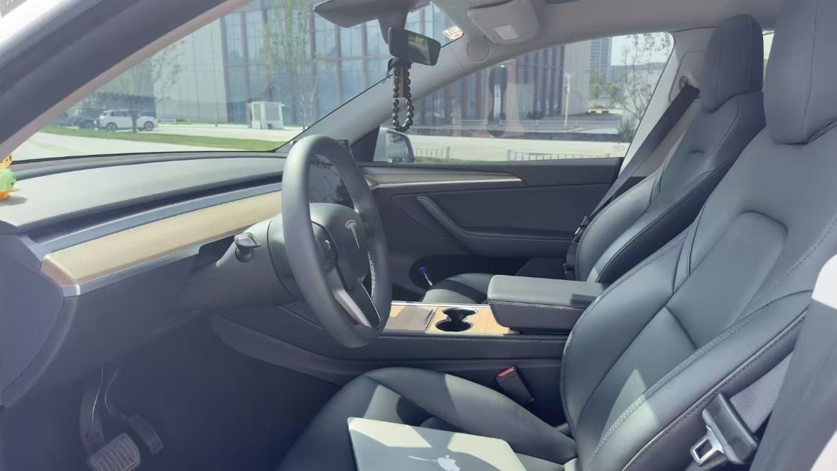 Tesla Model Y 2021 #4 Tesla Model Y 2021 car image #4
