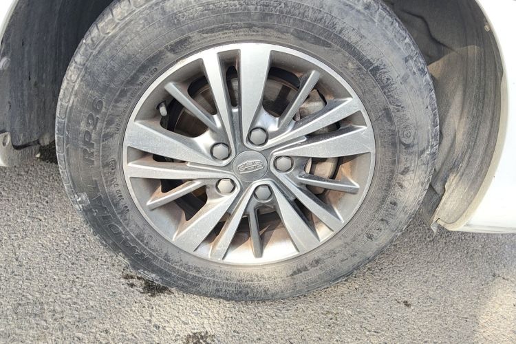 GEELY Emgrand 2019 car image #9
