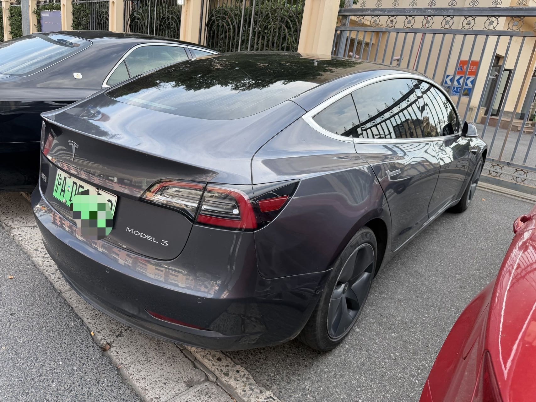 Tesla Model 3 2020 car image #2
