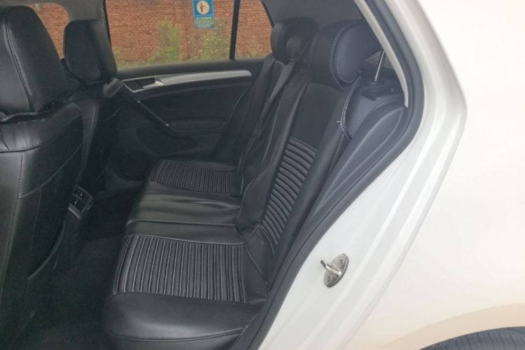 Volkswagen Golf 2018 car image #17