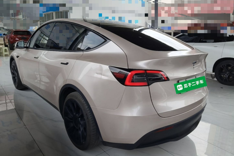 Tesla Model Y 2022 car image #5
