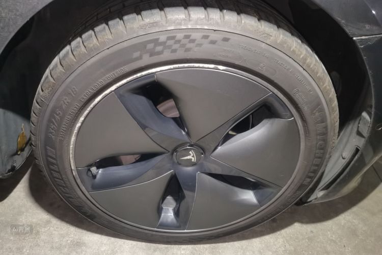 Tesla Model 3 2020 car image #9