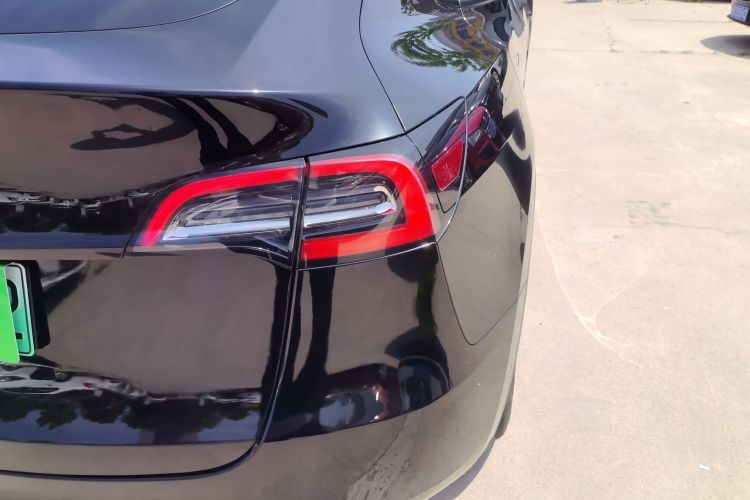 Tesla Model Y 2021 car image #8
