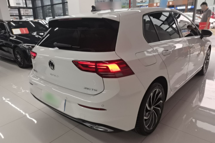 Volkswagen Golf 2024 car image #7