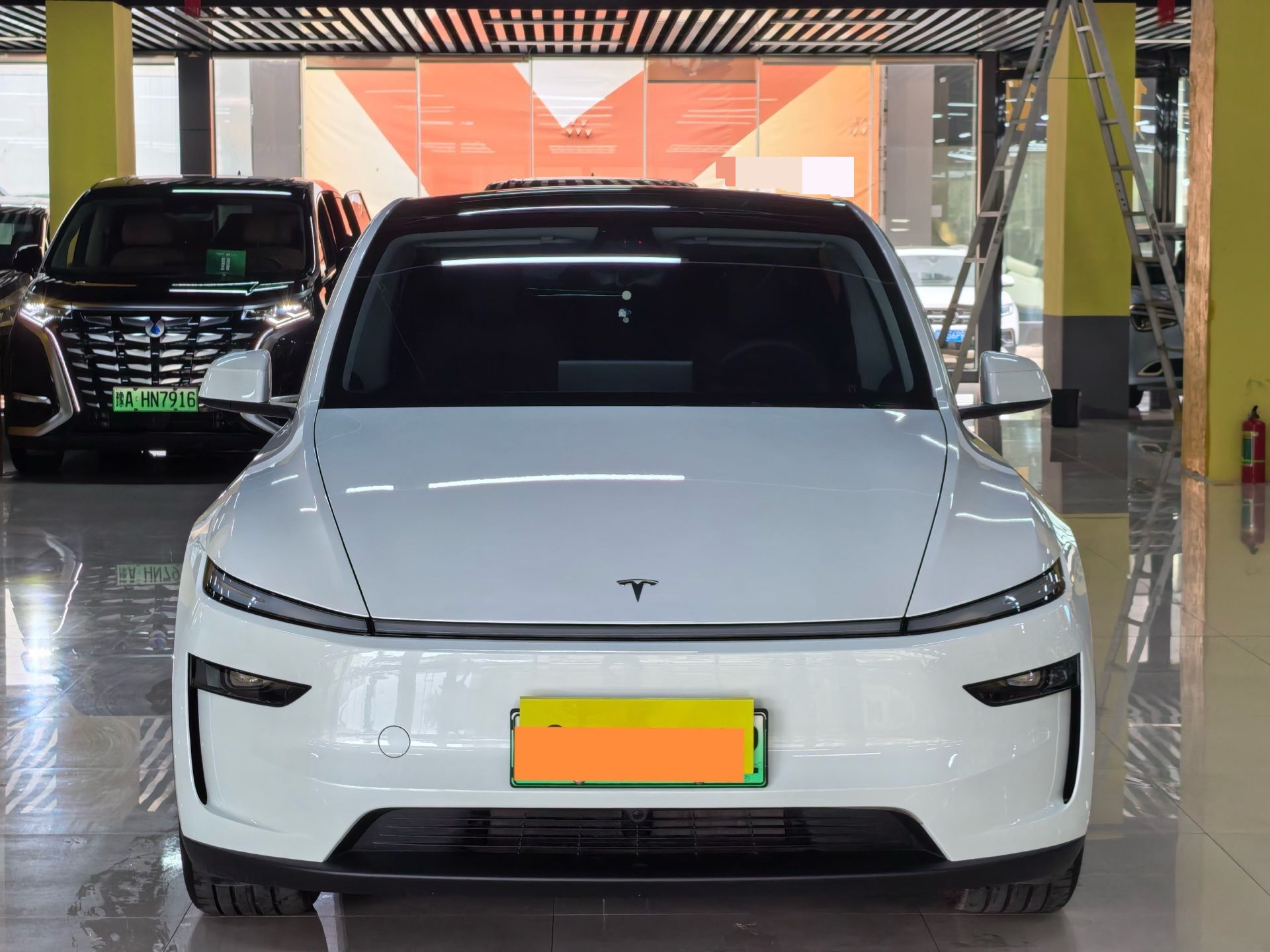 Tesla Model Y 2025 #2 Tesla Model Y 2025 car image #2