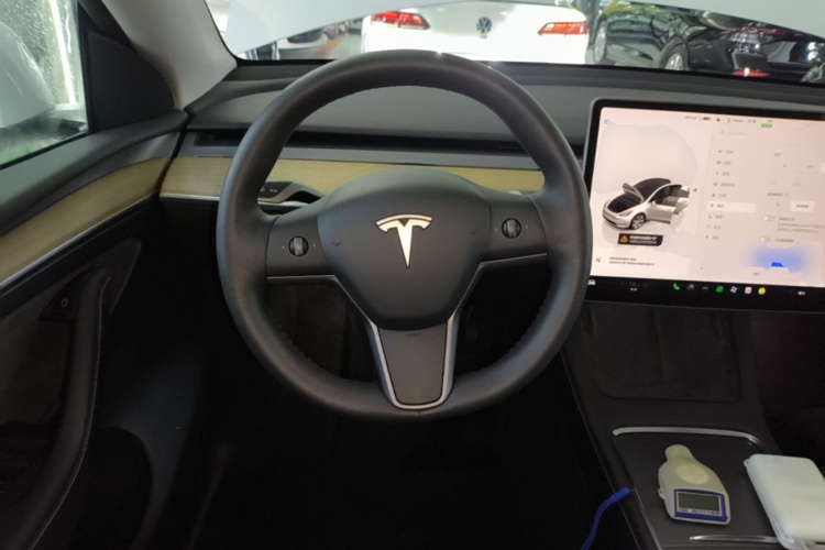 Tesla Model Y 2022 car image #11