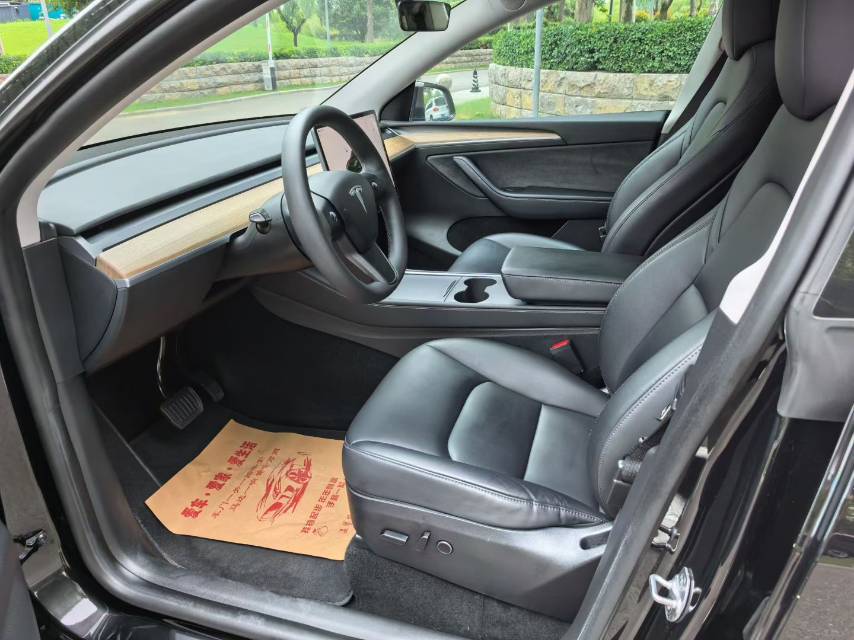 Tesla Model Y 2023 #4 Tesla Model Y 2023 car image #4