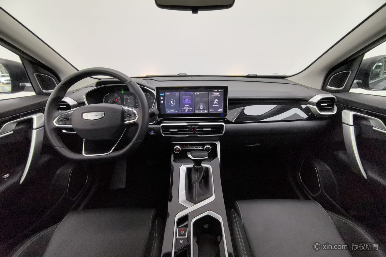 GEELY Coolray 2026 #12 GEELY Coolray 2026 car image #12