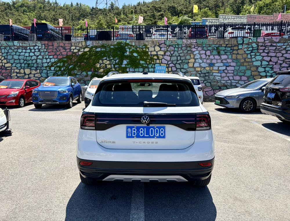 Volkswagen T-Cross 2023 car image #5