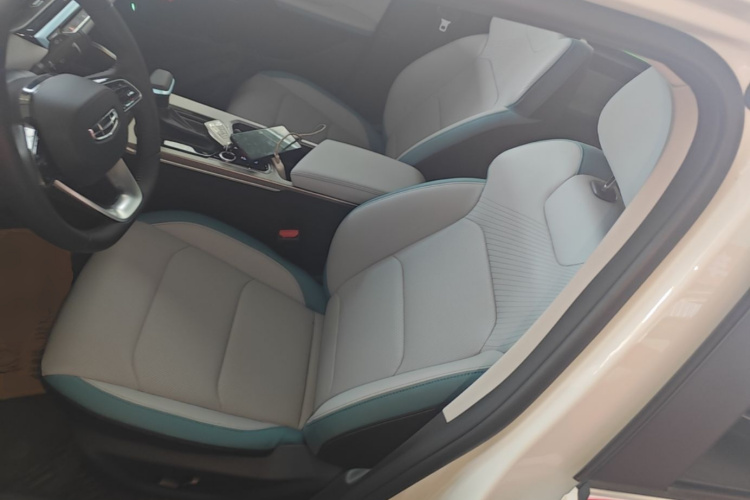 GEELY Emgrand 2025 #15 GEELY Emgrand 2025 car image #15