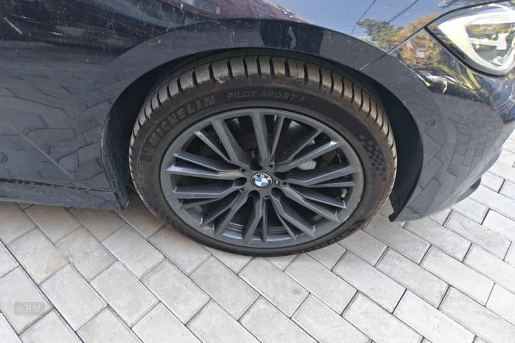 BMW 3 Series 2021 car image #9