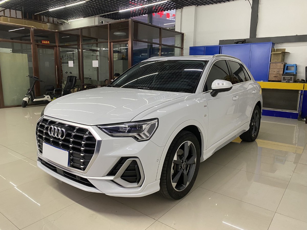 Audi Q3 2022 Audi Q3 2022 immagine di auto