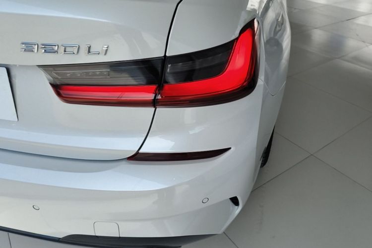 BMW 3 Series 2021 #8 BMW 3 Series 2021 car image #8